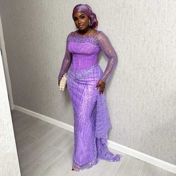 beaded dress worn ONCE for 2 hours ! Corset inside dress for better fitting - Picture 4 of 4